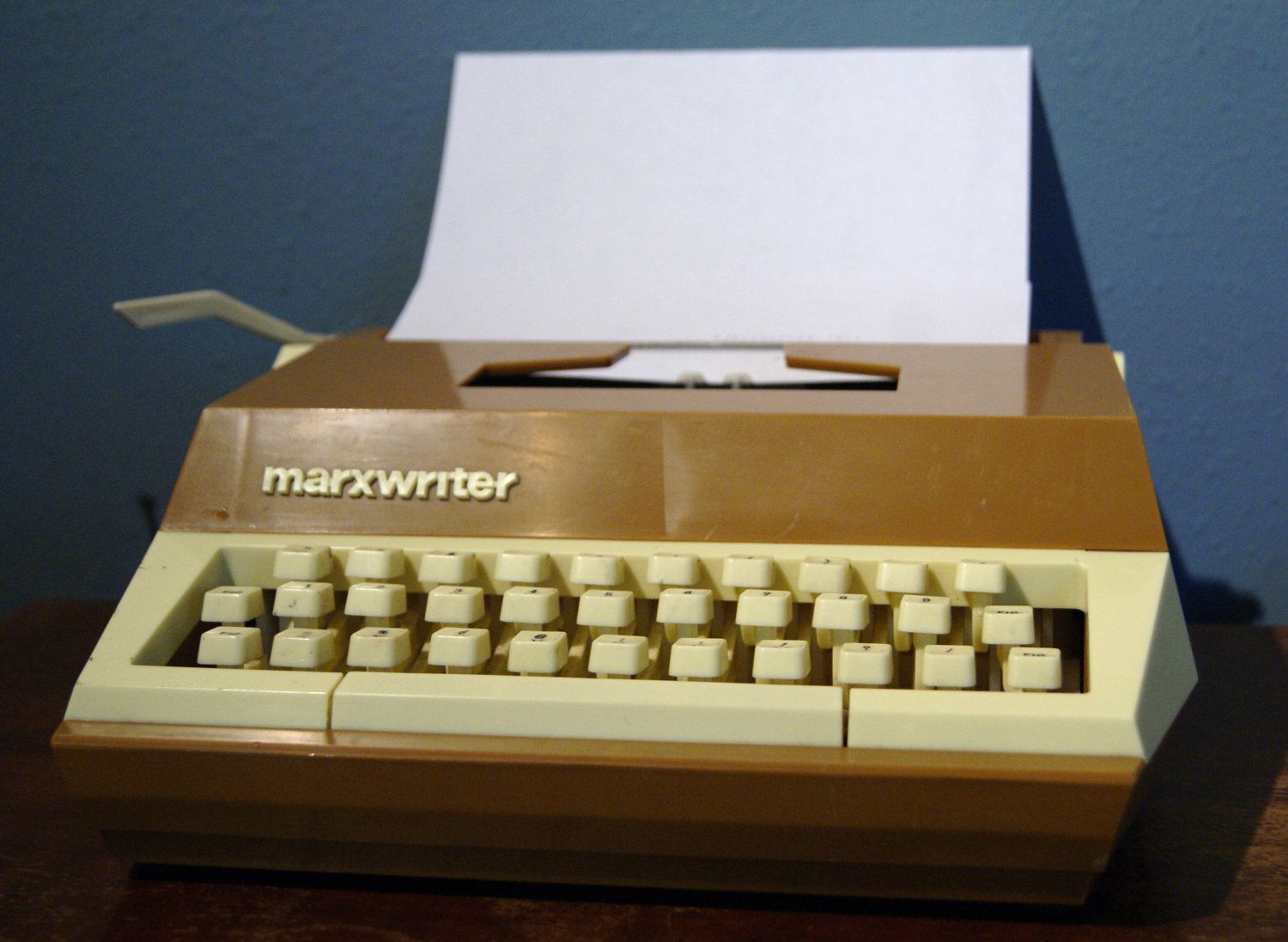 Biographies : let's talk about text, baby - Court-Circuit 